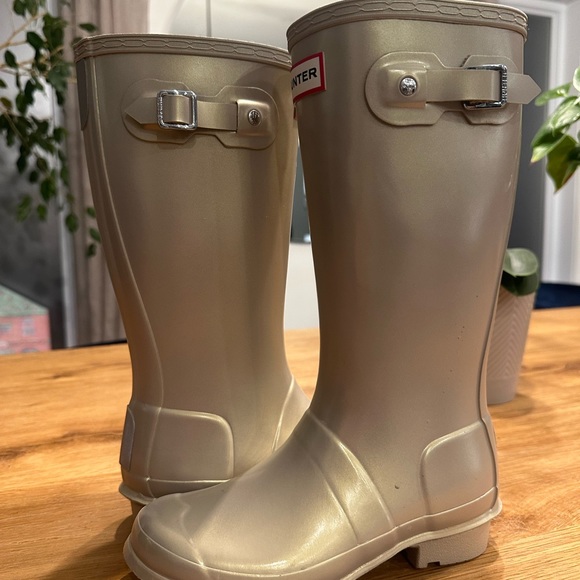 Hunter rain boots in light gold. Brand new! - Picture 3 of 4
